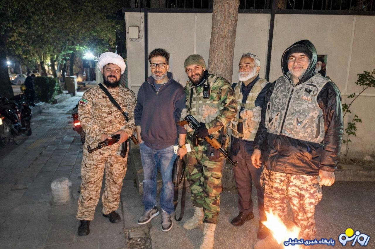 حضور مجید واشقانی در جمع بسیجیان در ایست بازرسی خیابان باهنر حضور مجید واشقانی در جمع بسیجیان در ایست بازرسی خیابان باهنر
