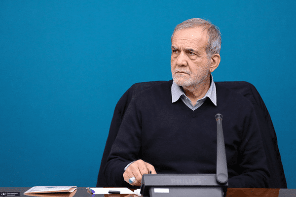 پزشکیان: رویارویی با چالشهای بزرگ بدون تحمل سختیها شدنی نیست / باید واقعیتهای موجود را برای مردم تبیین کنیم پزشکیان: رویارویی با چالشهای بزرگ بدون تحمل سختیها شدنی نیست / باید واقعیتهای موجود را برای مردم تبیین کنیم
